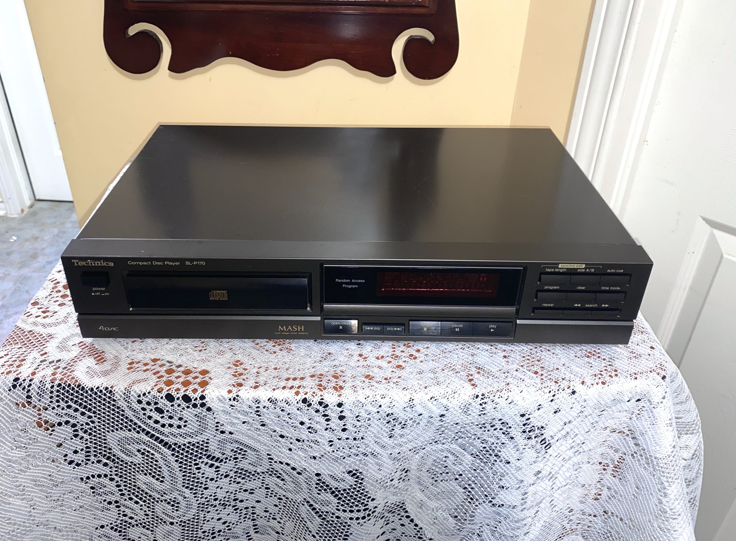 Technics SL-P170 1 Technics Single Compact Disc Player, Made in Japan SL-P170 - Image 1