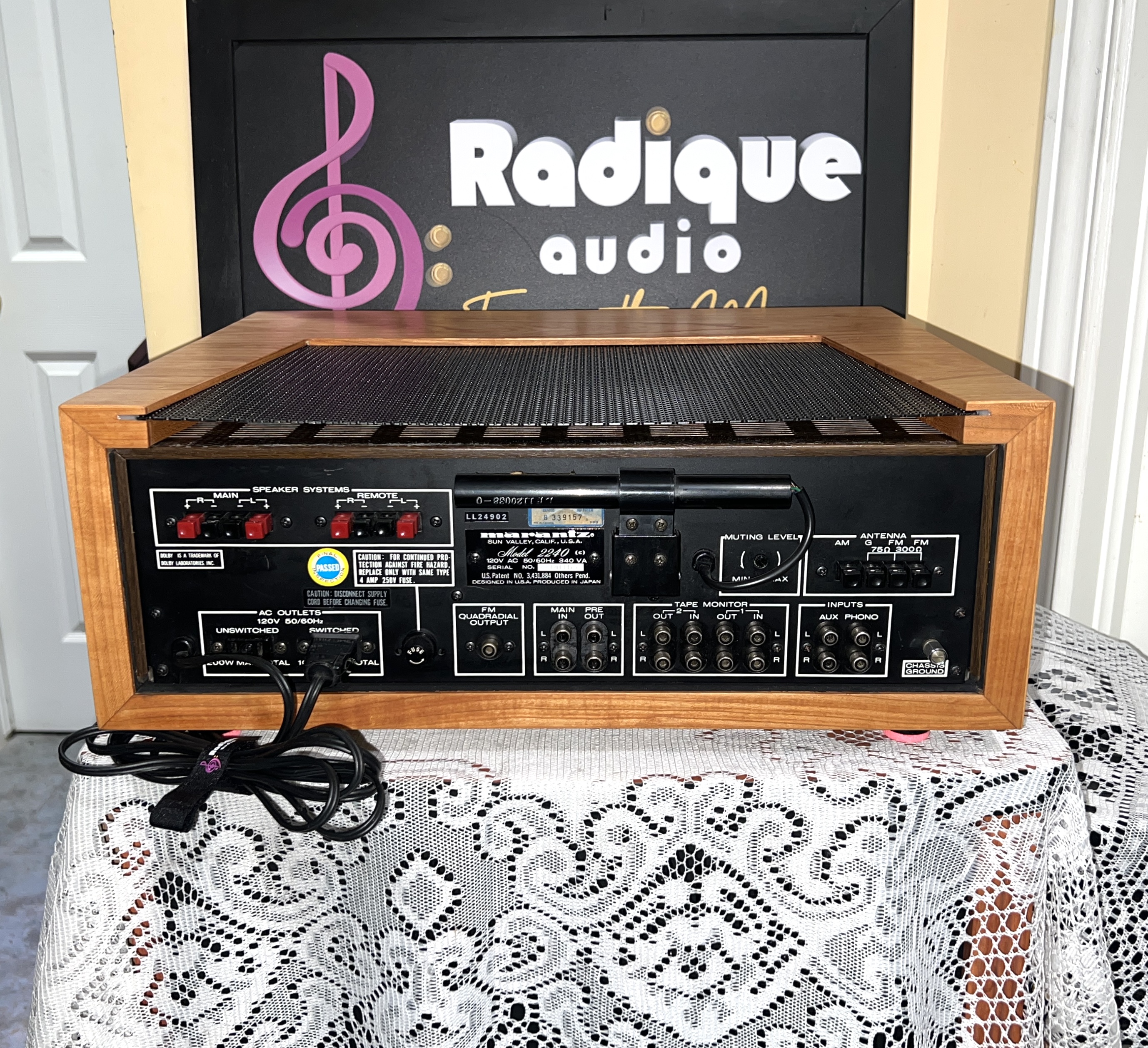 Marantz 2240 Stereo Receiver | 40 WPC | Cherry Cabinet