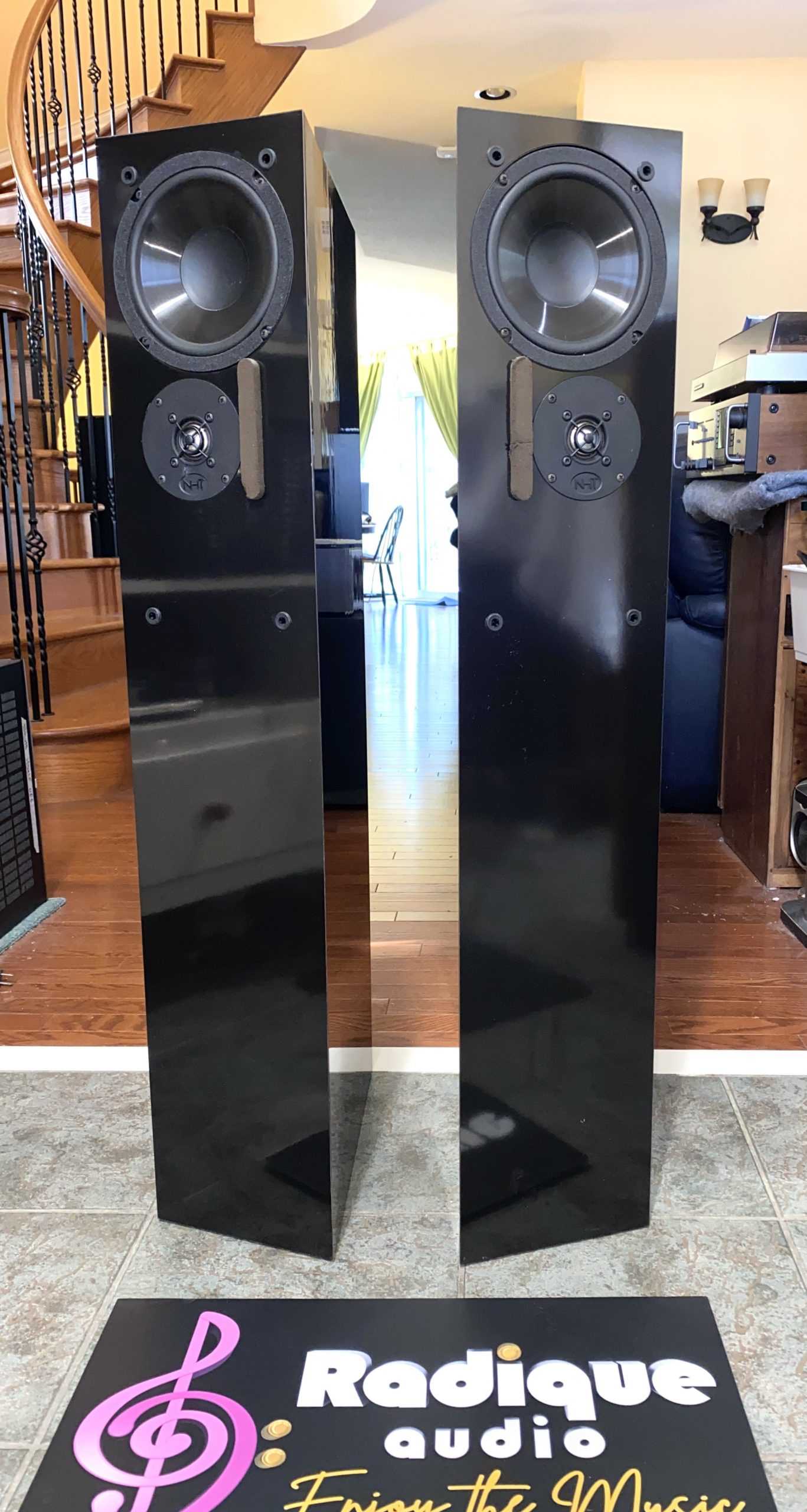 NHT Audiophile-Grade 3-Way Floor-Standing Speakers 2.5i - Radique Inc