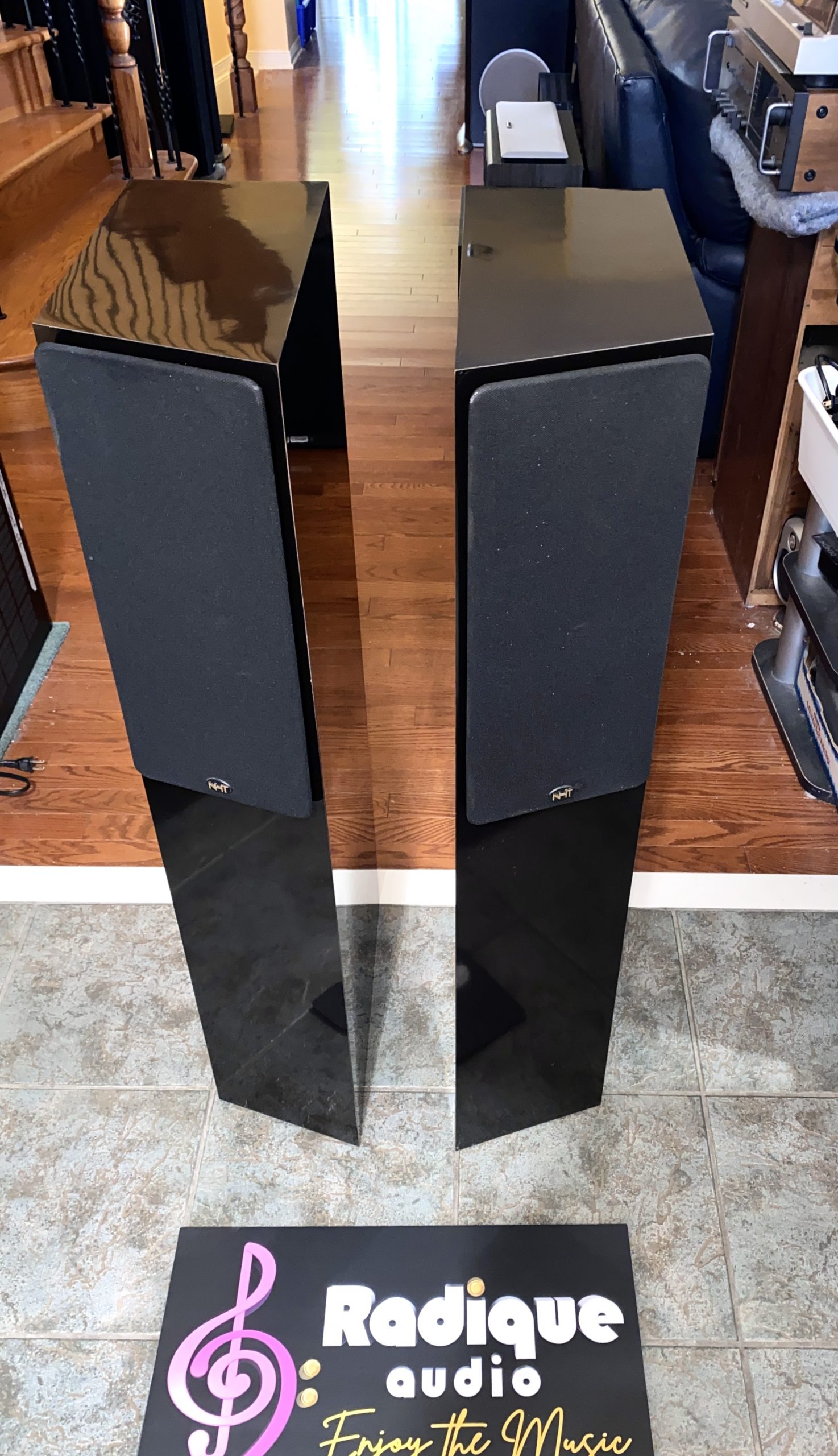 NHT Audiophile-Grade 3-Way Floor-Standing Speakers 2.5i - Radique Inc
