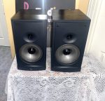 Infinity Bookshelf Speakers with 6.5" Woofers RS2