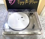 Technics Direct Drive Semi-Auto Turntable SL-D202 - Image 5