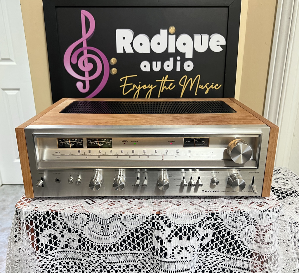 Pioneer SX-780 Vintage Receiver | 45 WPC | Cherry Finish - Radique Inc