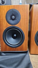 Gorgeous Linn Tukan Compact British Speakers in Cherry - Image 5