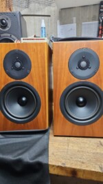 Gorgeous Linn Tukan Compact British Speakers in Cherry - Image 7
