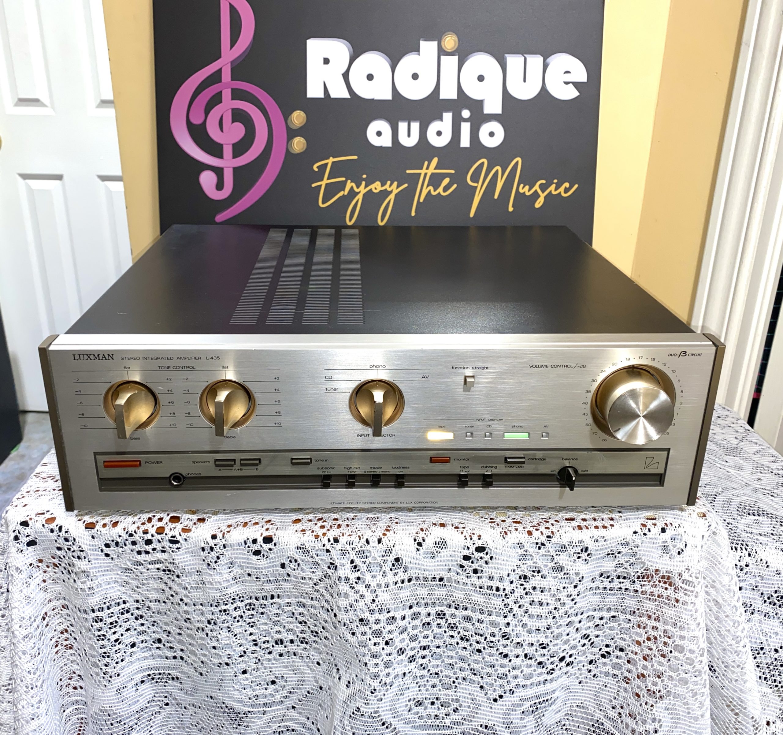 Luxman L-435 1 Fabulous Luxman 100 WPC Integrated Amplifier L-435 - Image 1