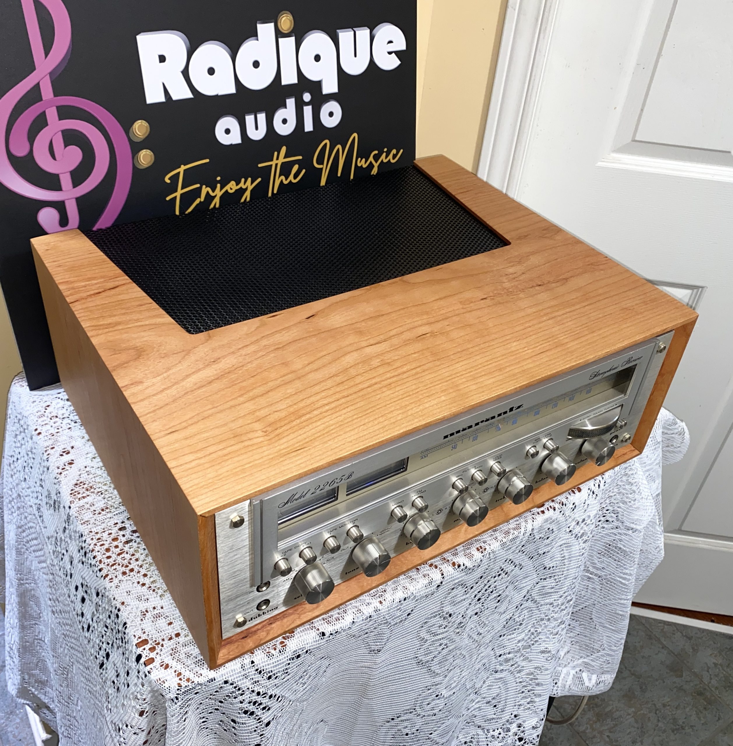 Gorgeous Vintage 65 WPC Marantz 2265B Stereo Receiver in Cherry