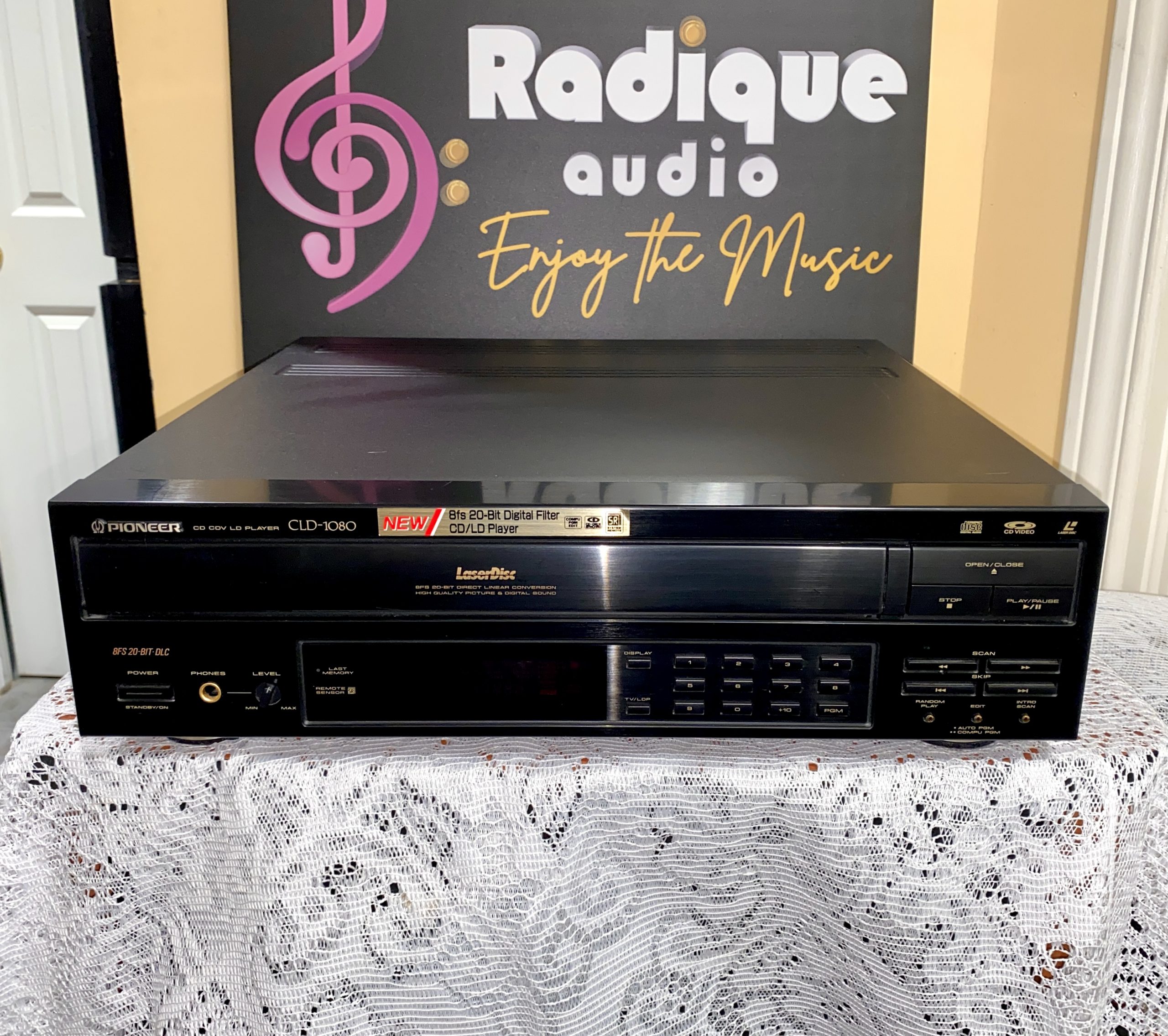 Pioneer CLD-1080 1 Pioneer LaserDisc/CD/CDV Player - with Remote CLD-1080 - Image 1