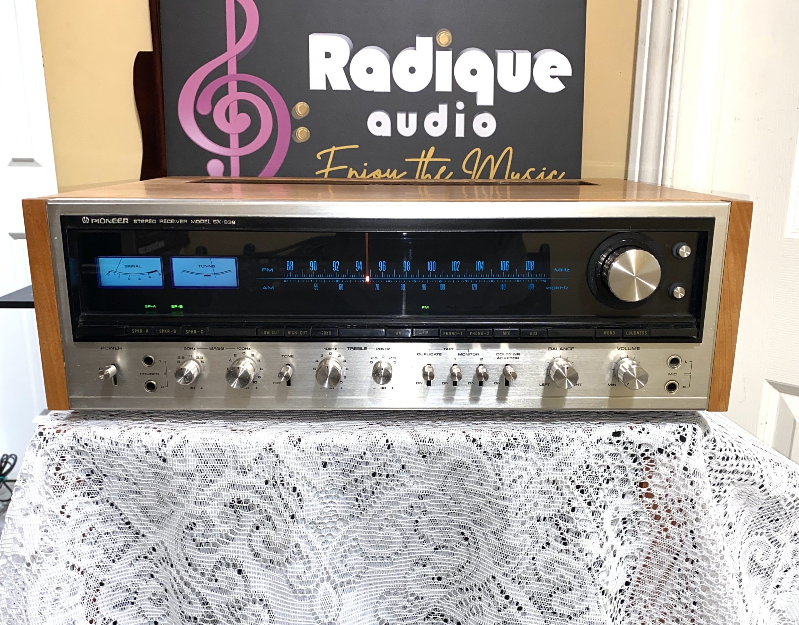 Gorgeous Vintage 70 WPC Pioneer Stereo Receiver in Cherry SX-939