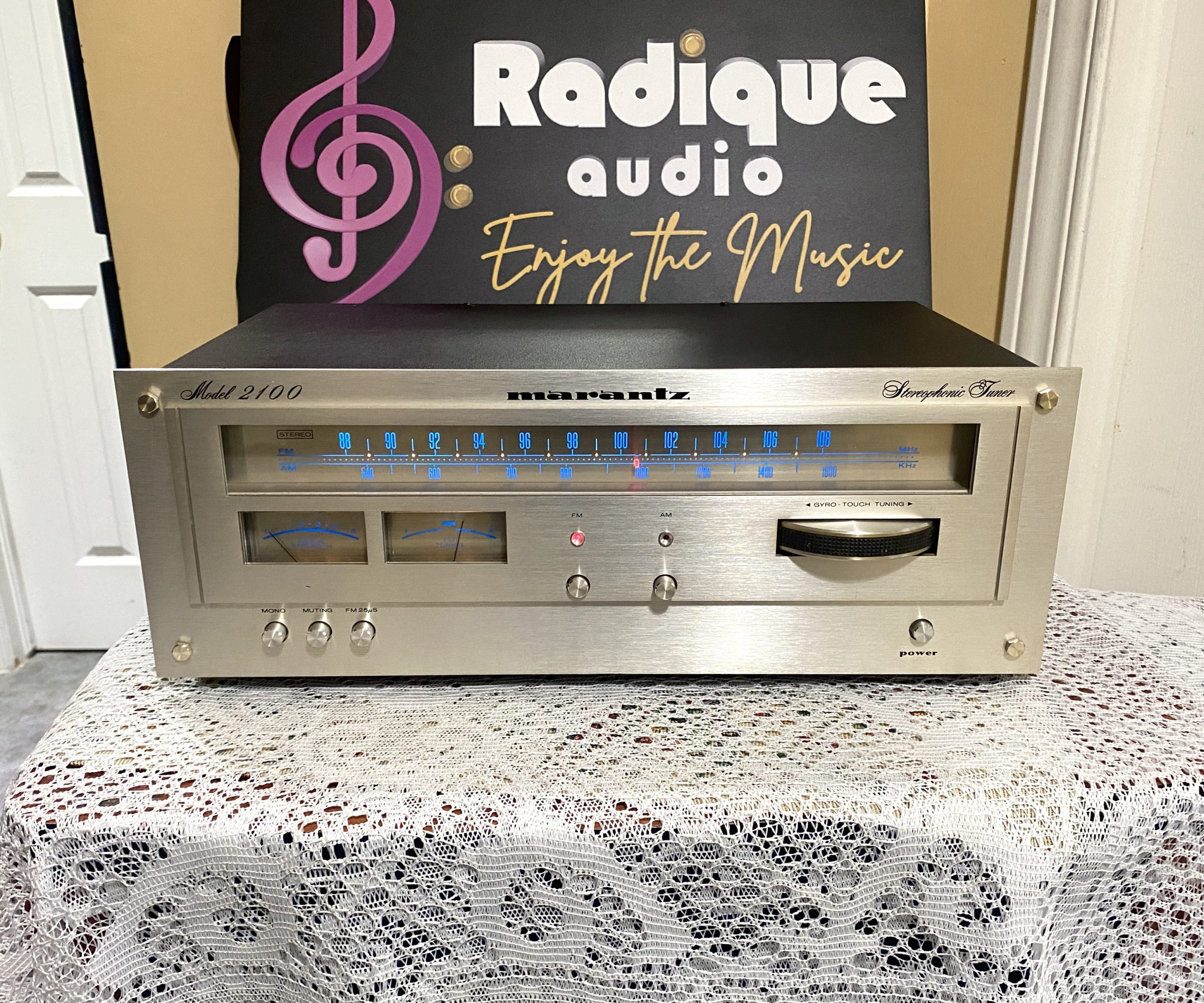 Japanese-Made Marantz AM/FM Stereophonic Tuner 2100