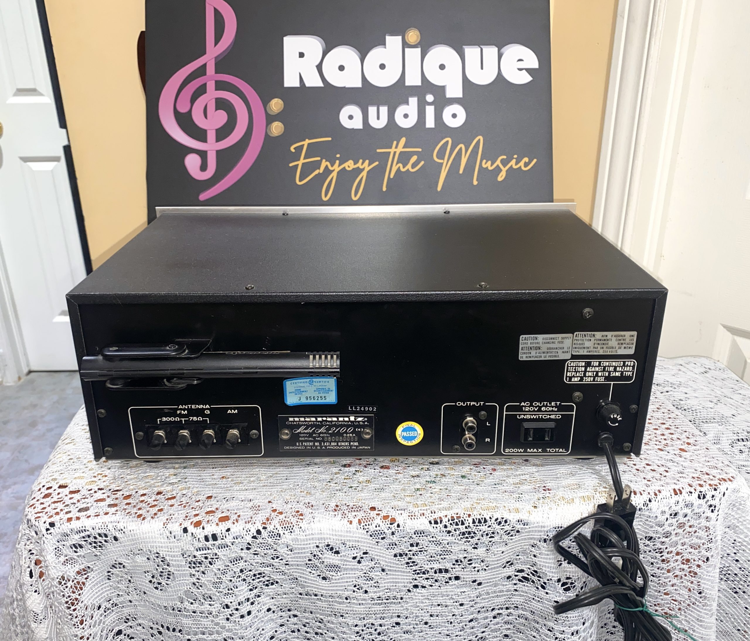 Japanese-Made Marantz AM/FM Stereophonic Tuner 2100 - Radique Inc