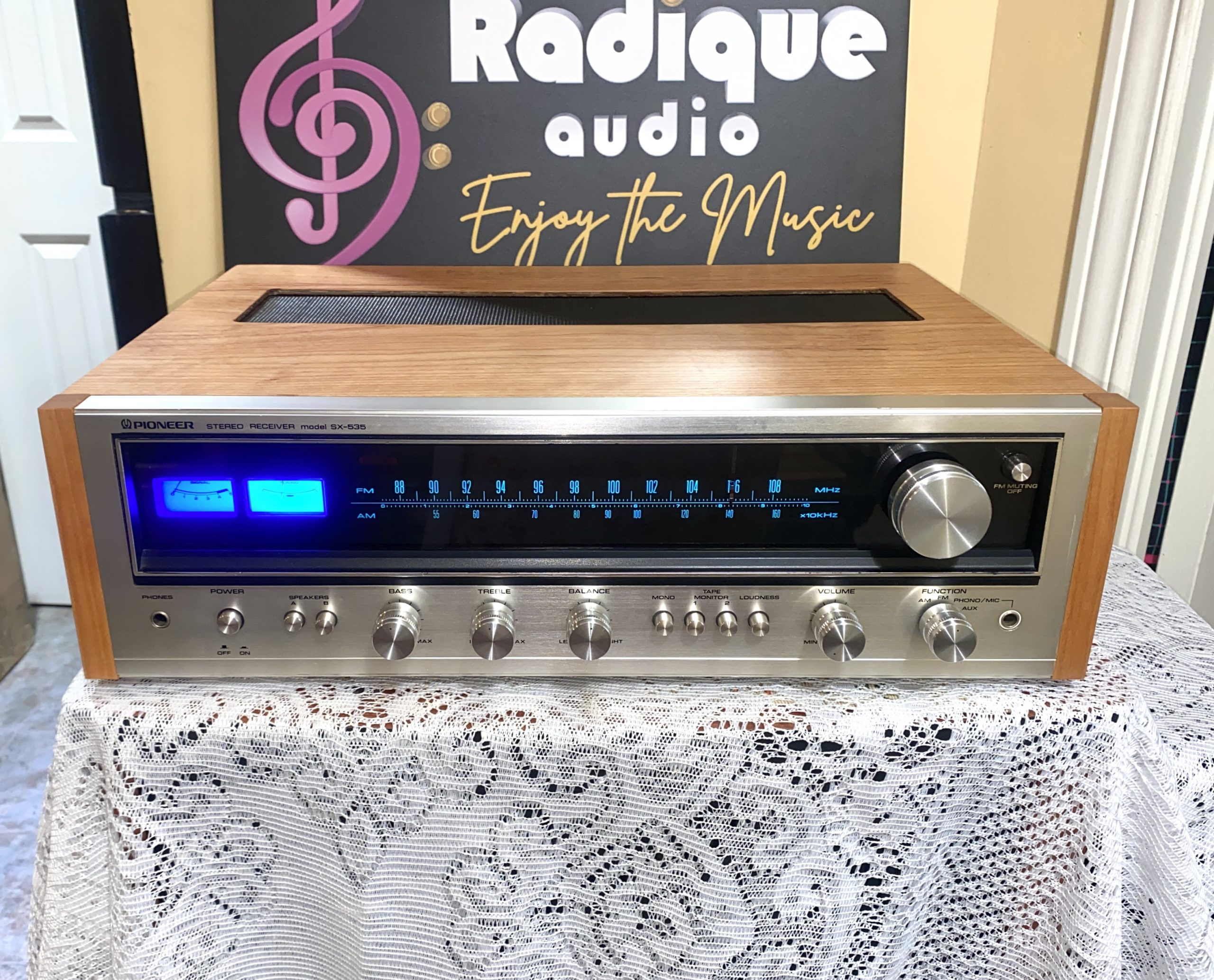 Gorgeous Vintage Pioneer 20 WPC Stereo Receiver SX-535 - Radique Inc