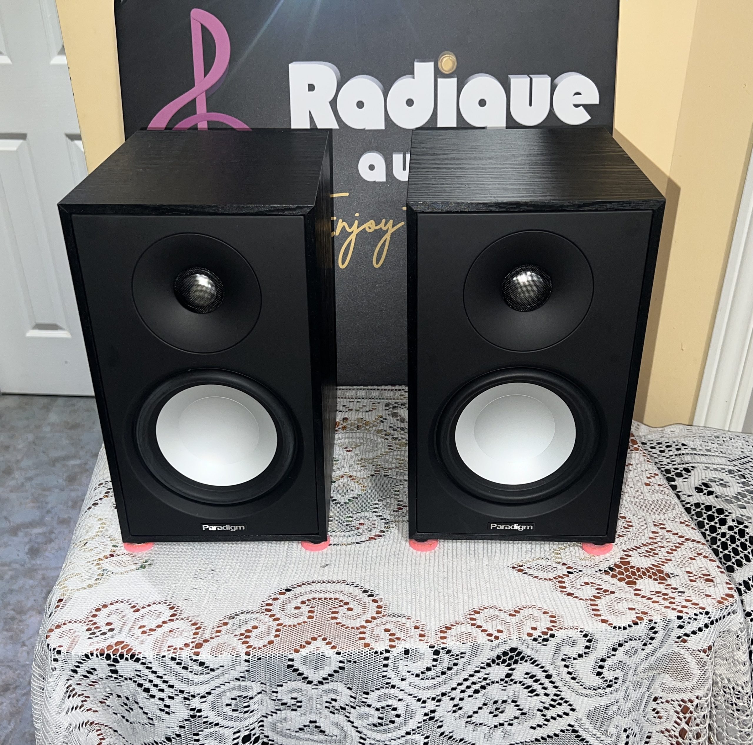 Paradigm Atom Monitor v7 1 Paradigm Atom Monitor v7 Bookshelf Speakers - Recent Model - Image 1