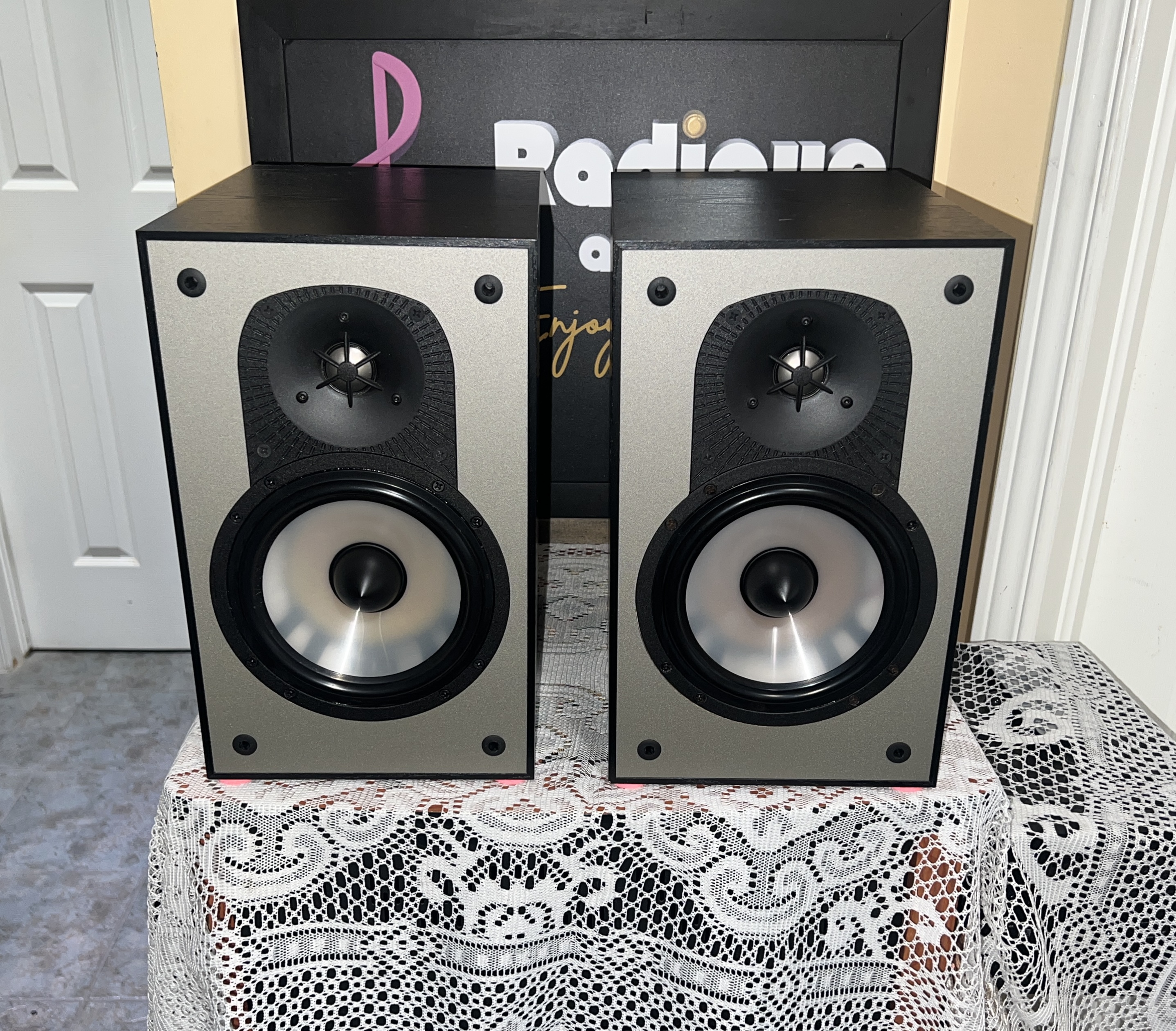Paradigm Mini Monitor v3 may 2026 1 Paradigm Mini Monitor v3 Bookshelf Speakers - Made in Canada - Image 1
