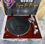 TEAC TN-300 Turntable in Cherry – Like New Condition