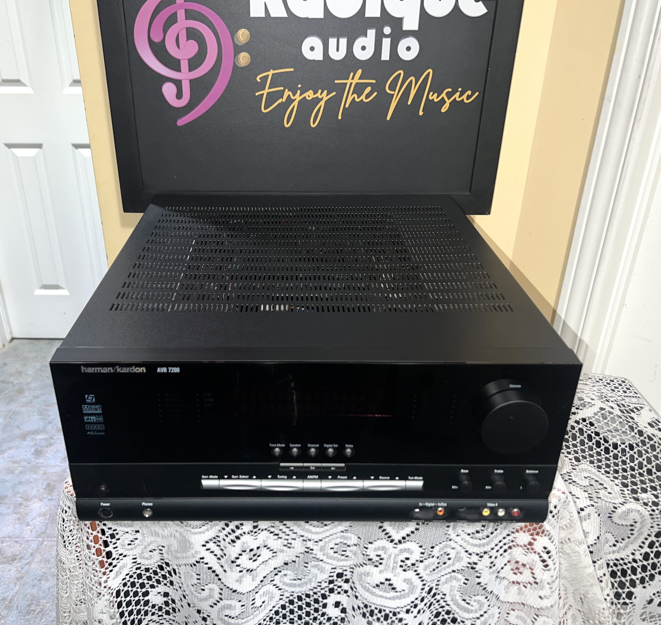 Harman AVR7200 1 Harman Kardon AVR7200 7.1 AVR 700W High-Current Monster, 60lb! - Image 1