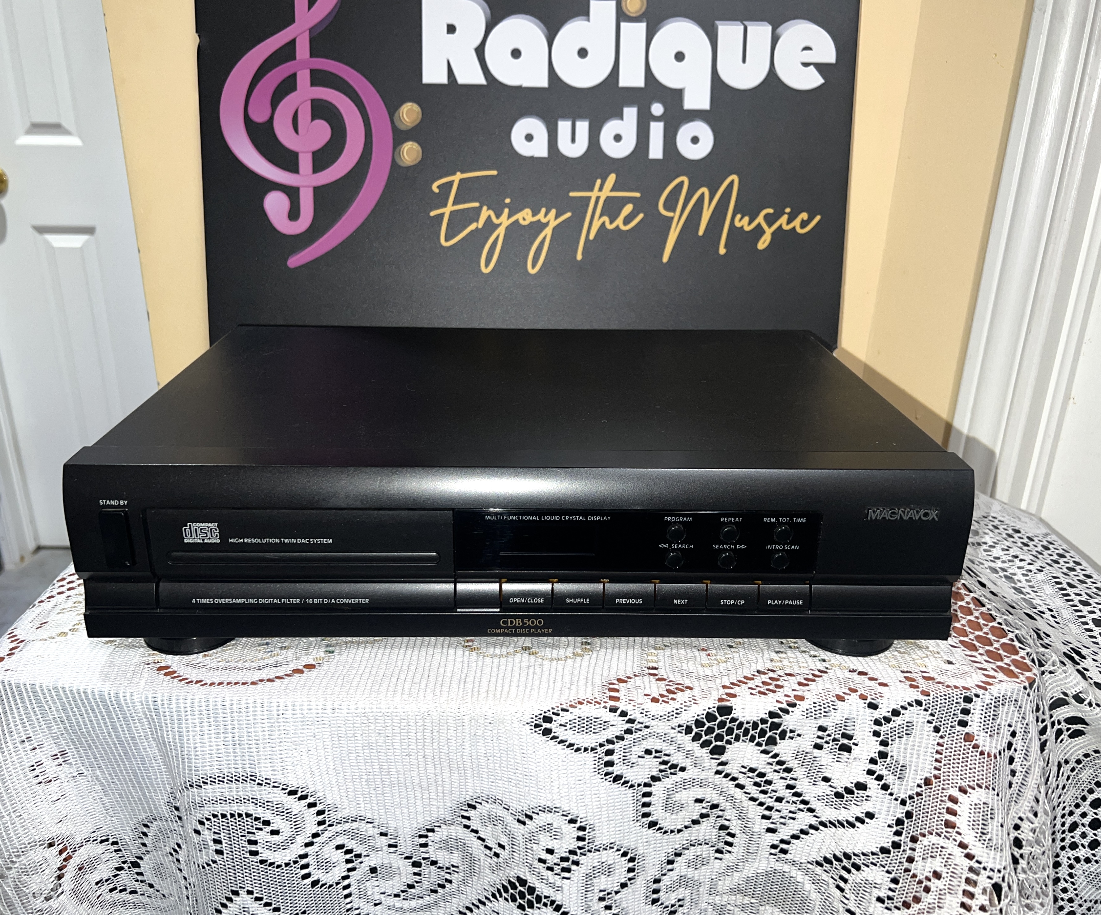 Magnavox CDB 500 1 Magnavox CDB 500 Single-Disc CD Player, Philips TDA1543 DAC - Image 1
