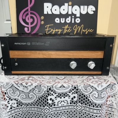 Crown DC-300A Series II professional power amplifier — front view of the rack-mount faceplate with dual gain controls