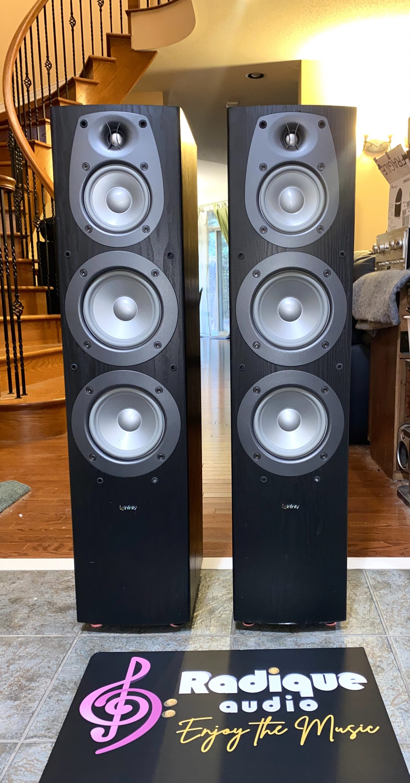Infinity-Beta-40-nov-2025-1-p3-1 Infinity Beta 40 tower speakers — front view with grilles off, four drivers visible