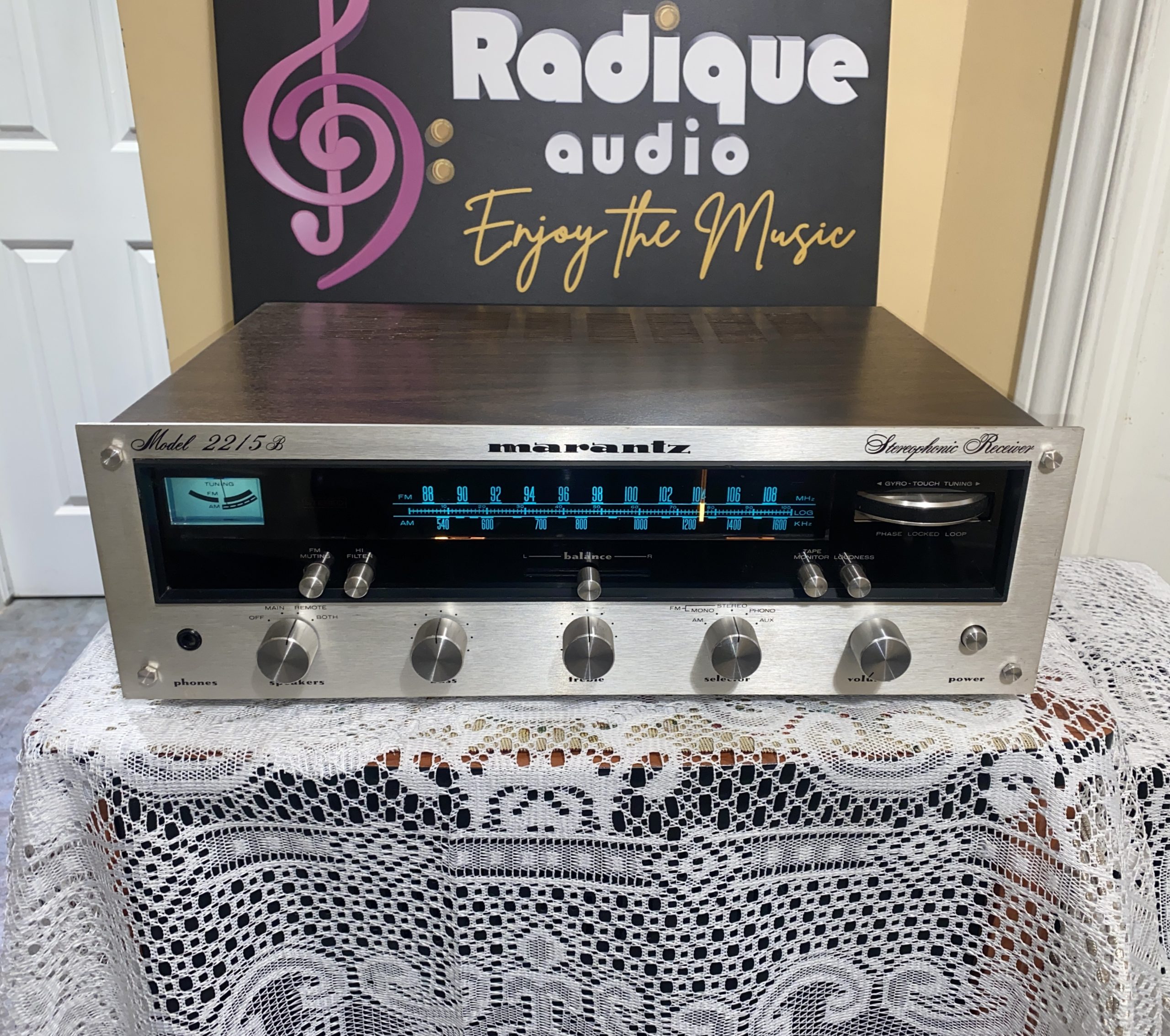 Marantz-2215B-1-p3-1 Marantz 2215B vintage stereo receiver — front-on view with silver faceplate and blue-lit tuner dial.