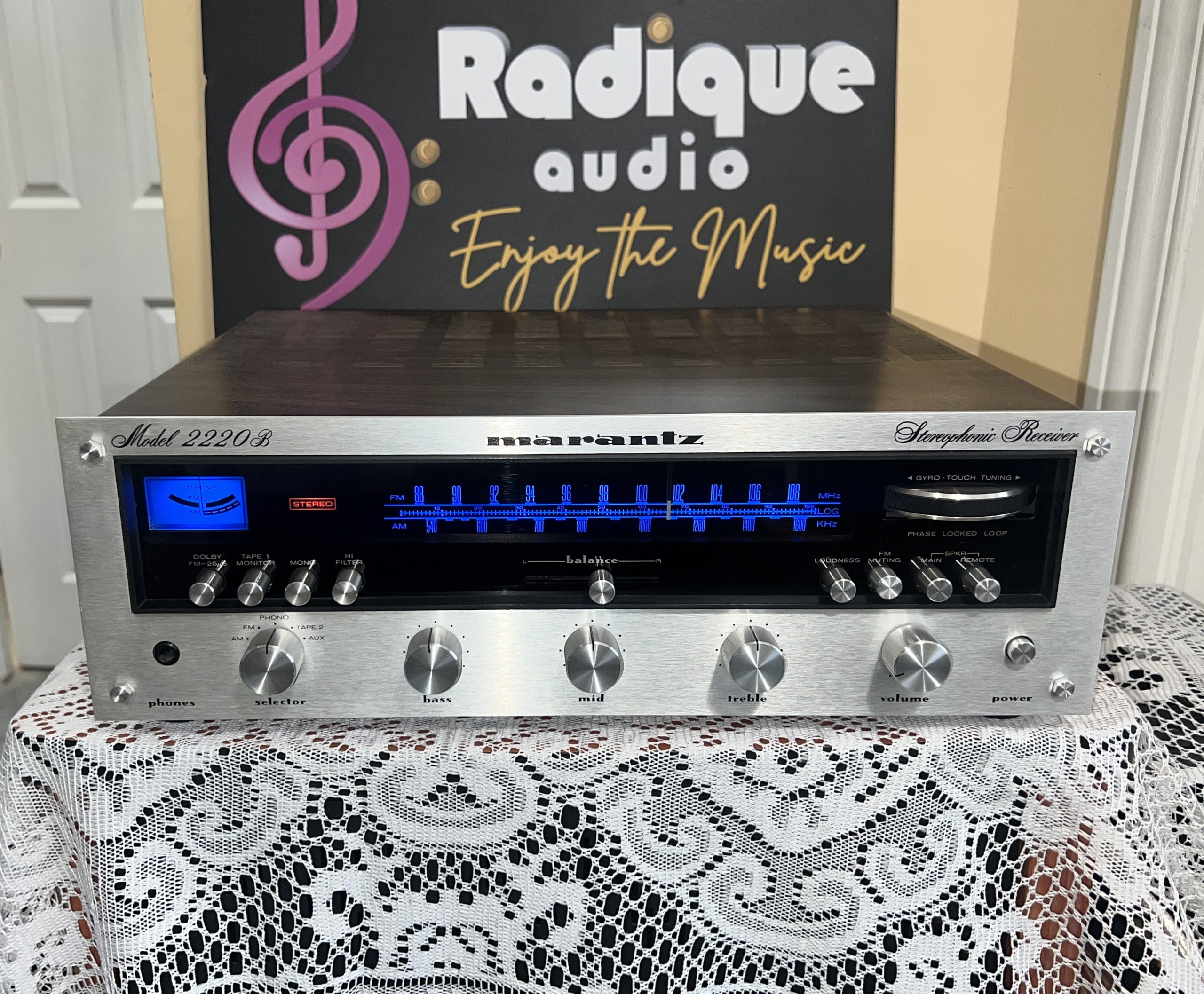 Marantz-2220B-1-p3 Marantz 2220B vintage stereo receiver front panel — silver faceplate, blue dial, Made in Japan 1974-77