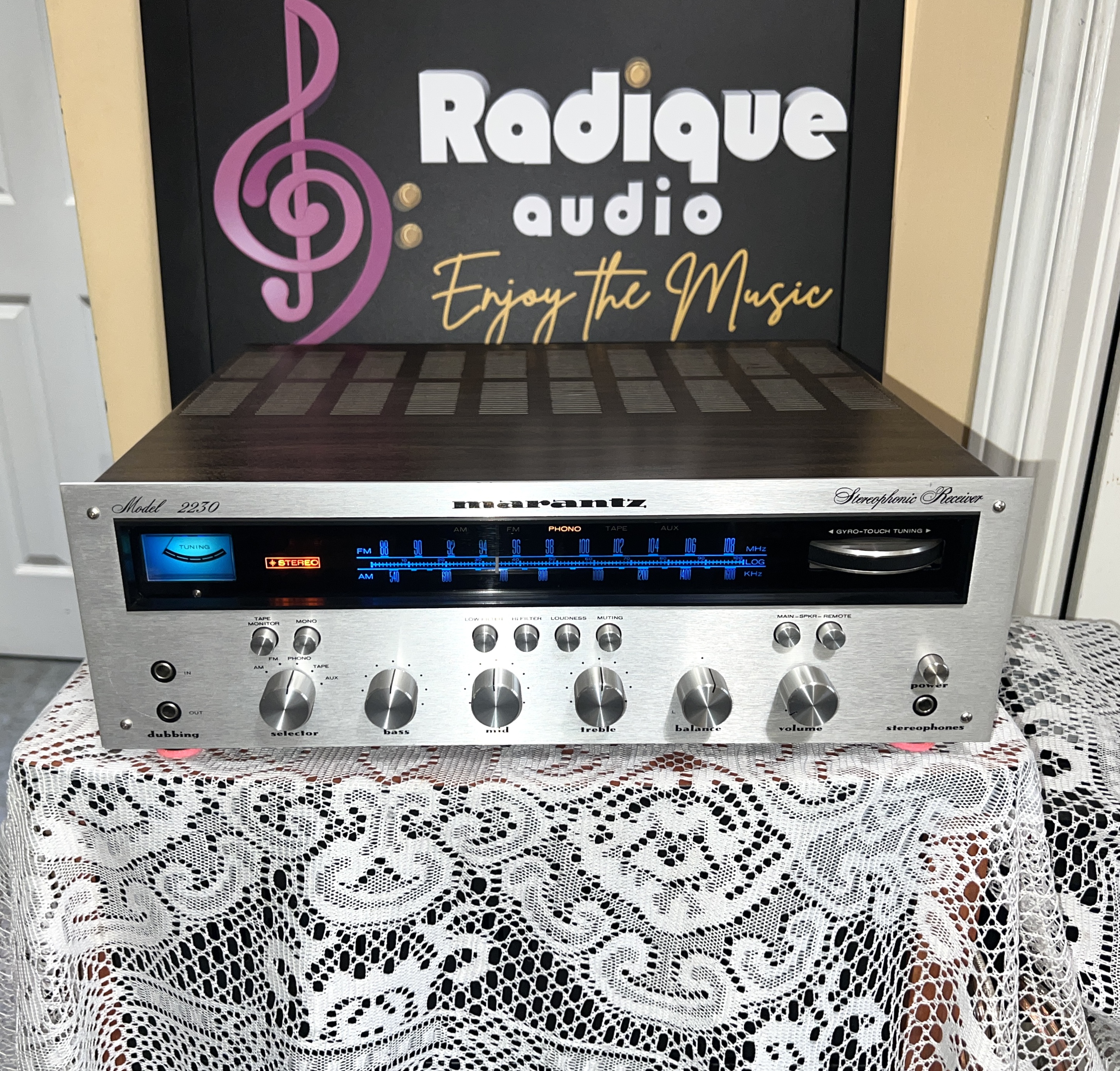 Marantz-2230-Level-One-Serviced-01 Marantz 2230 vintage stereo receiver — front view, silver faceplate and blue dial illumination