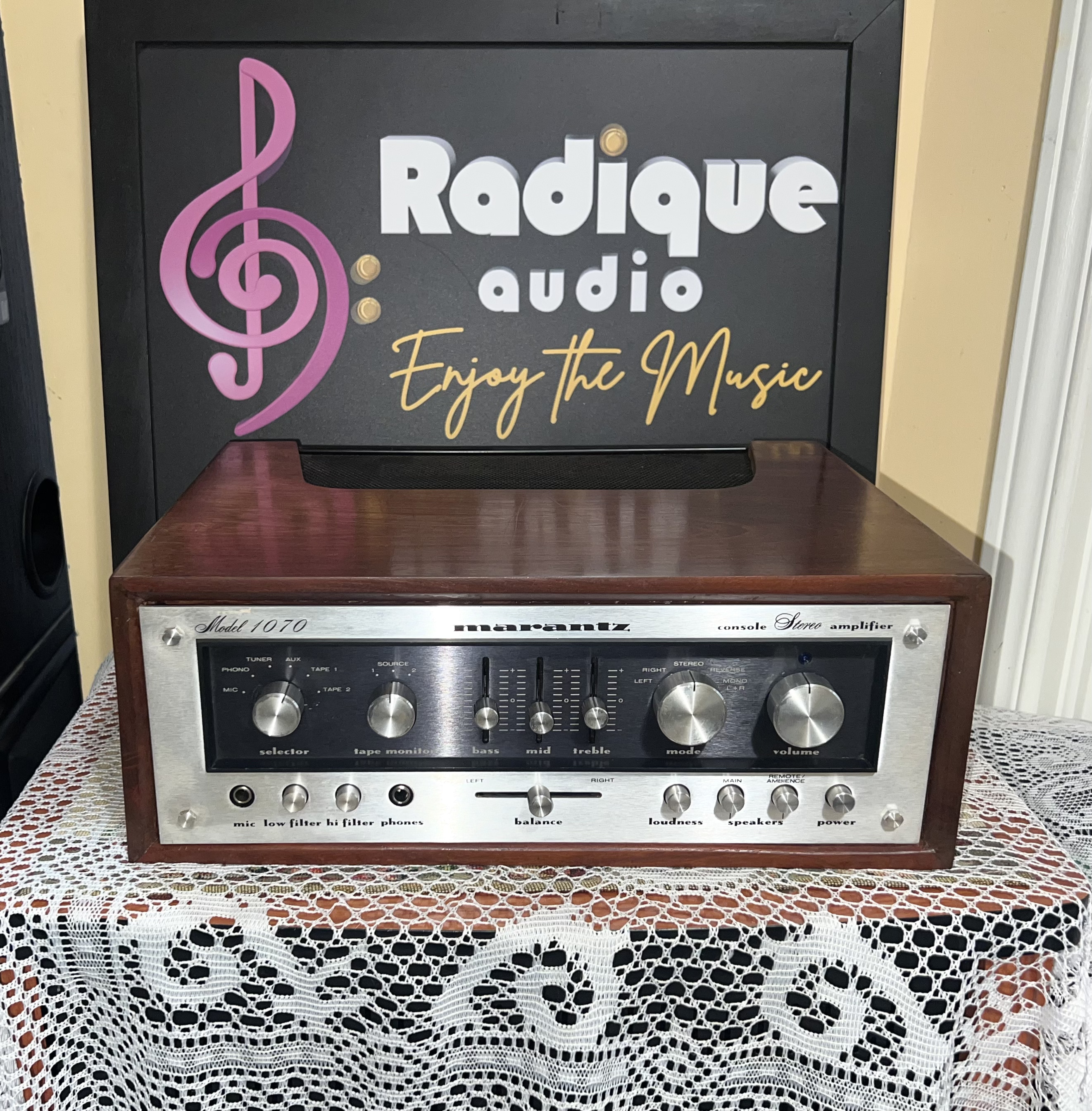 Marantz Model 1070 as is 1 Marantz Model 1070 Integrated Amp – 35 WPC, For Parts/Repair - Image 1