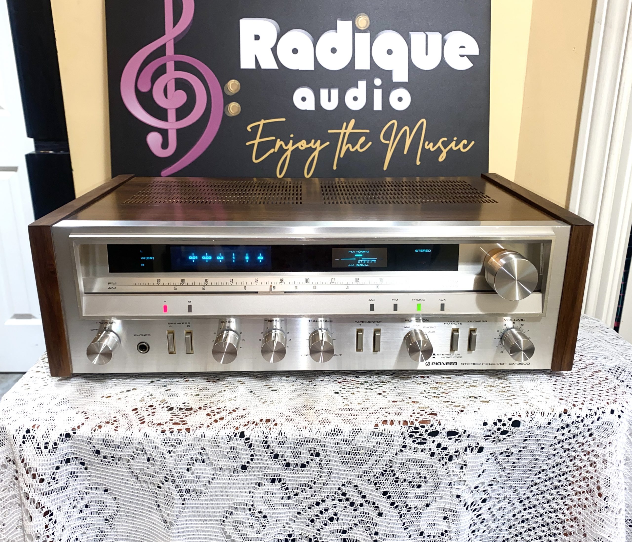 Pioneer-SX-3600-Walnut-07_25-1-p3-1 Pioneer SX-3600 vintage stereo receiver with walnut veneer side panels — Radique Audio