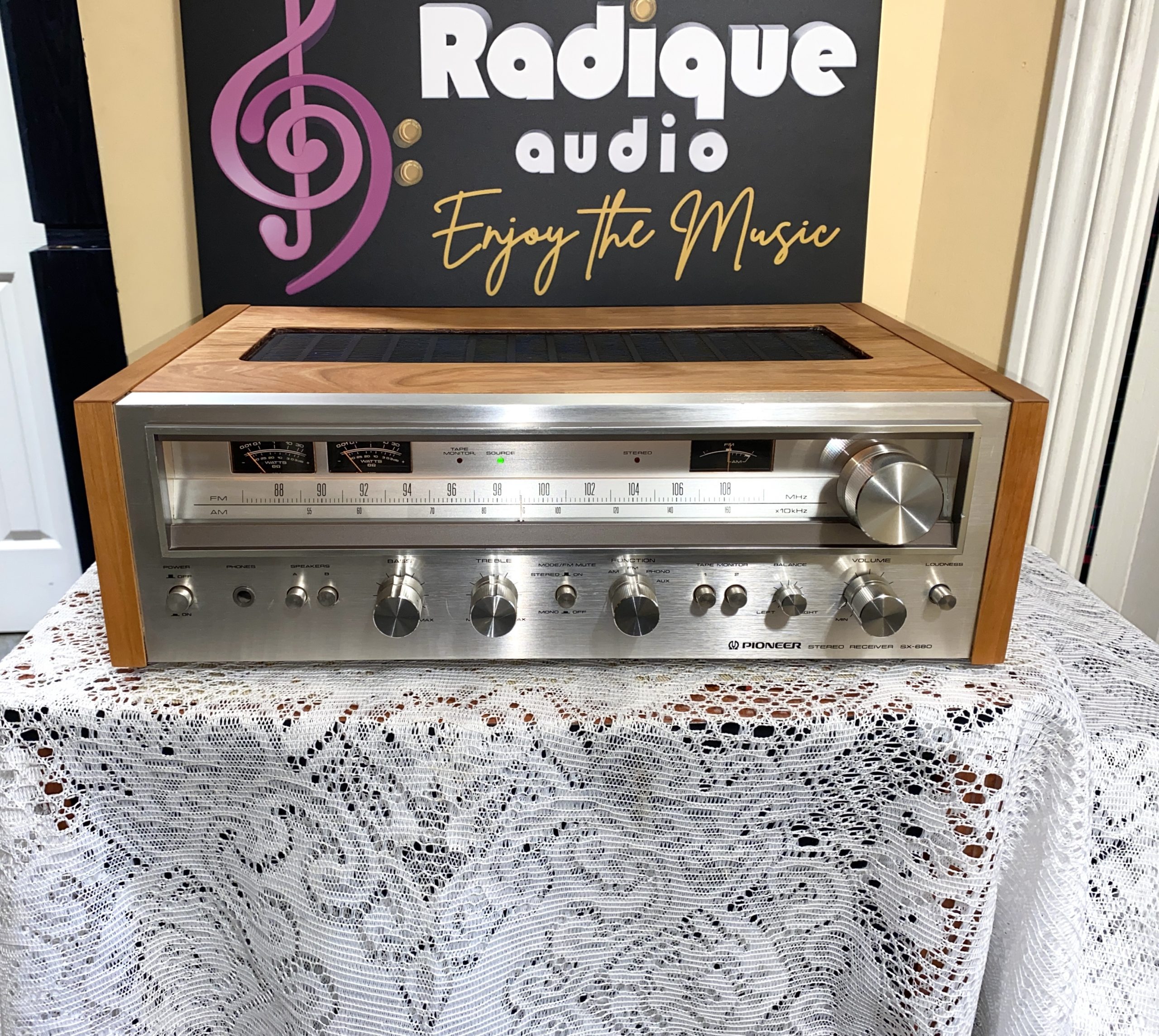 Pioneer SX-680 Vintage Receiver | 30 WPC | Cherry Finish - Radique Inc