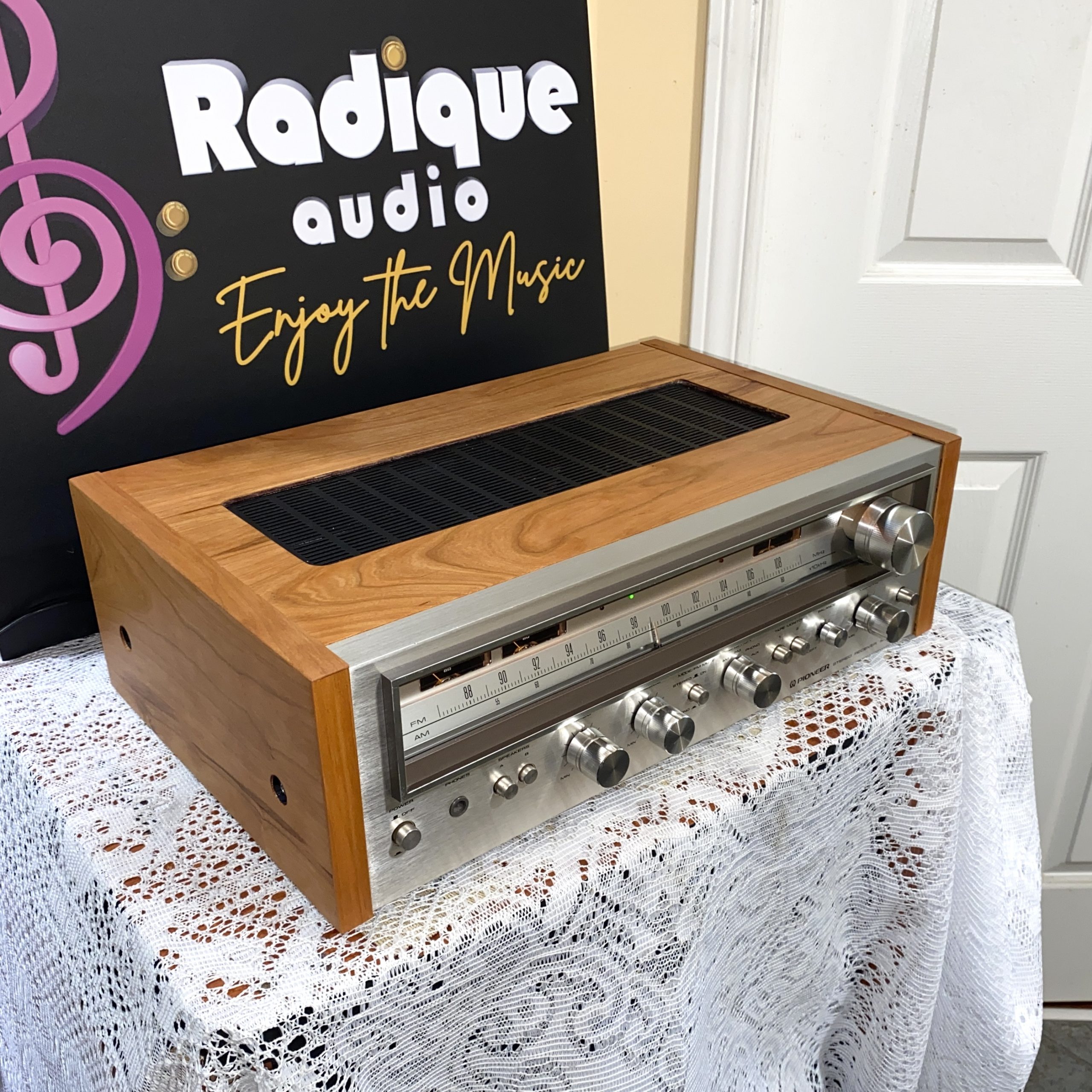 Pioneer SX-680 Vintage Receiver | 30 WPC | Cherry Finish - Radique Inc