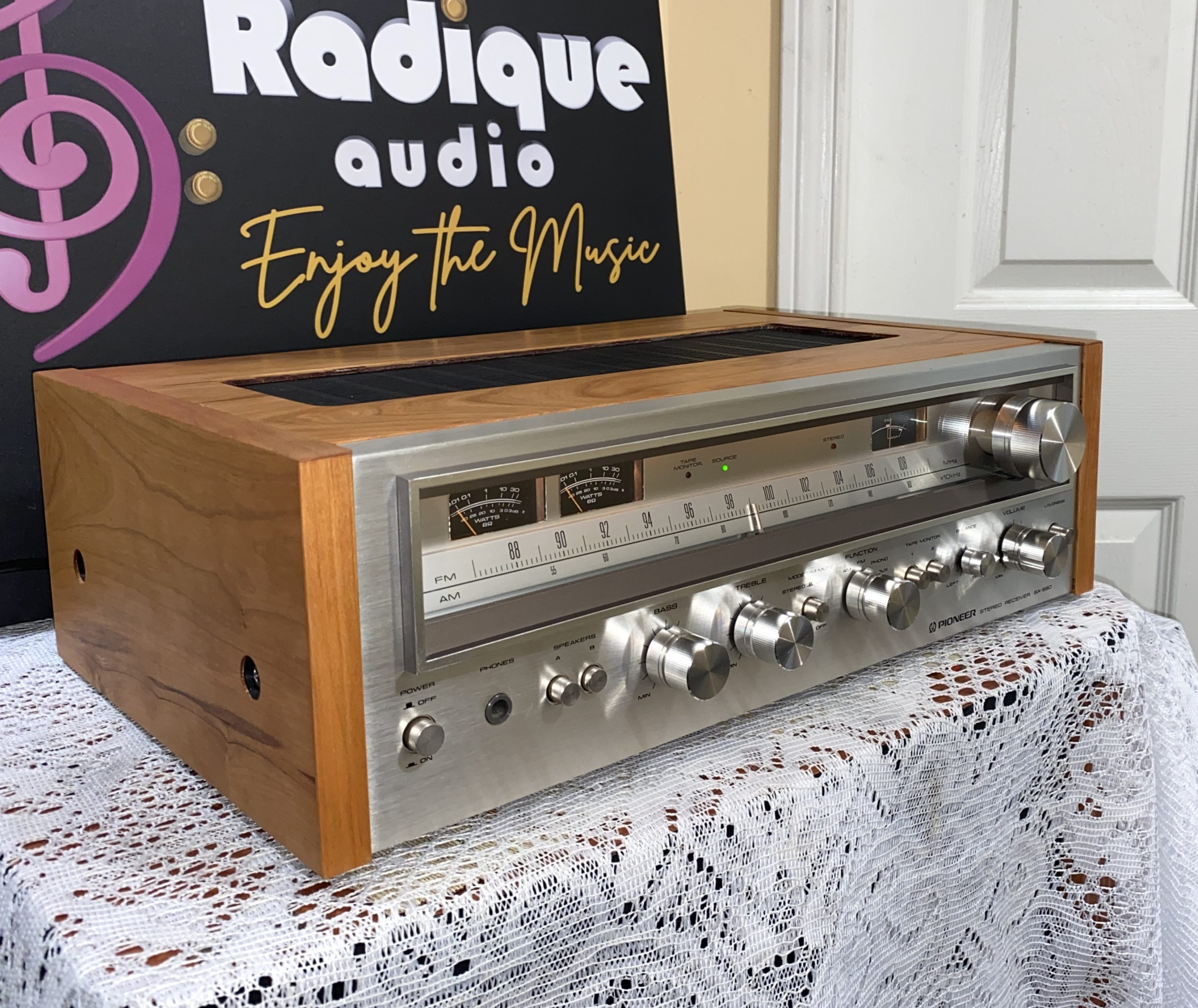Pioneer SX-680 Vintage Receiver | 30 WPC | Cherry Finish - Radique Inc