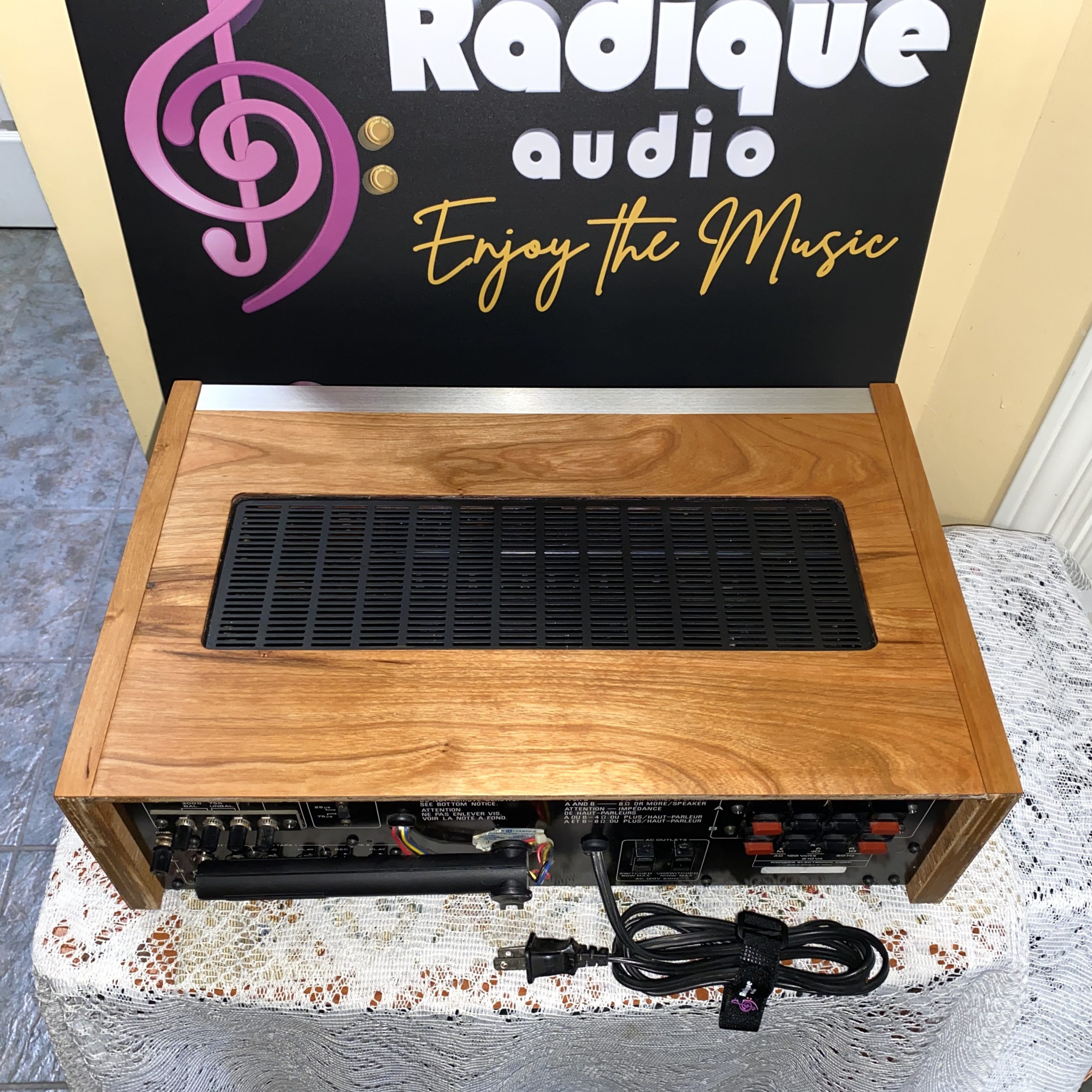 Pioneer SX-680 Vintage Receiver | 30 WPC | Cherry Finish - Radique Inc