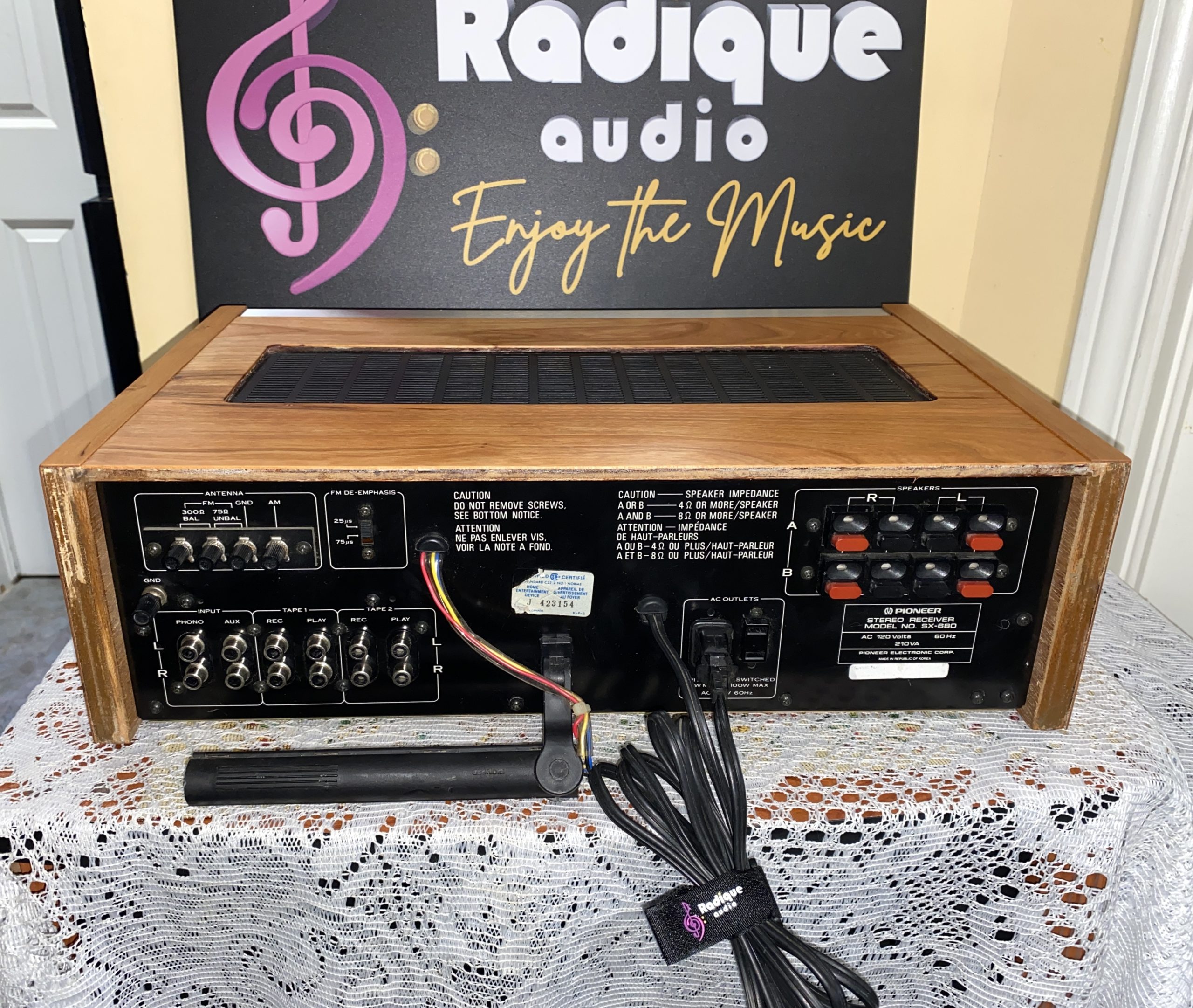 Pioneer SX-680 Vintage Receiver | 30 WPC | Cherry Finish - Radique Inc