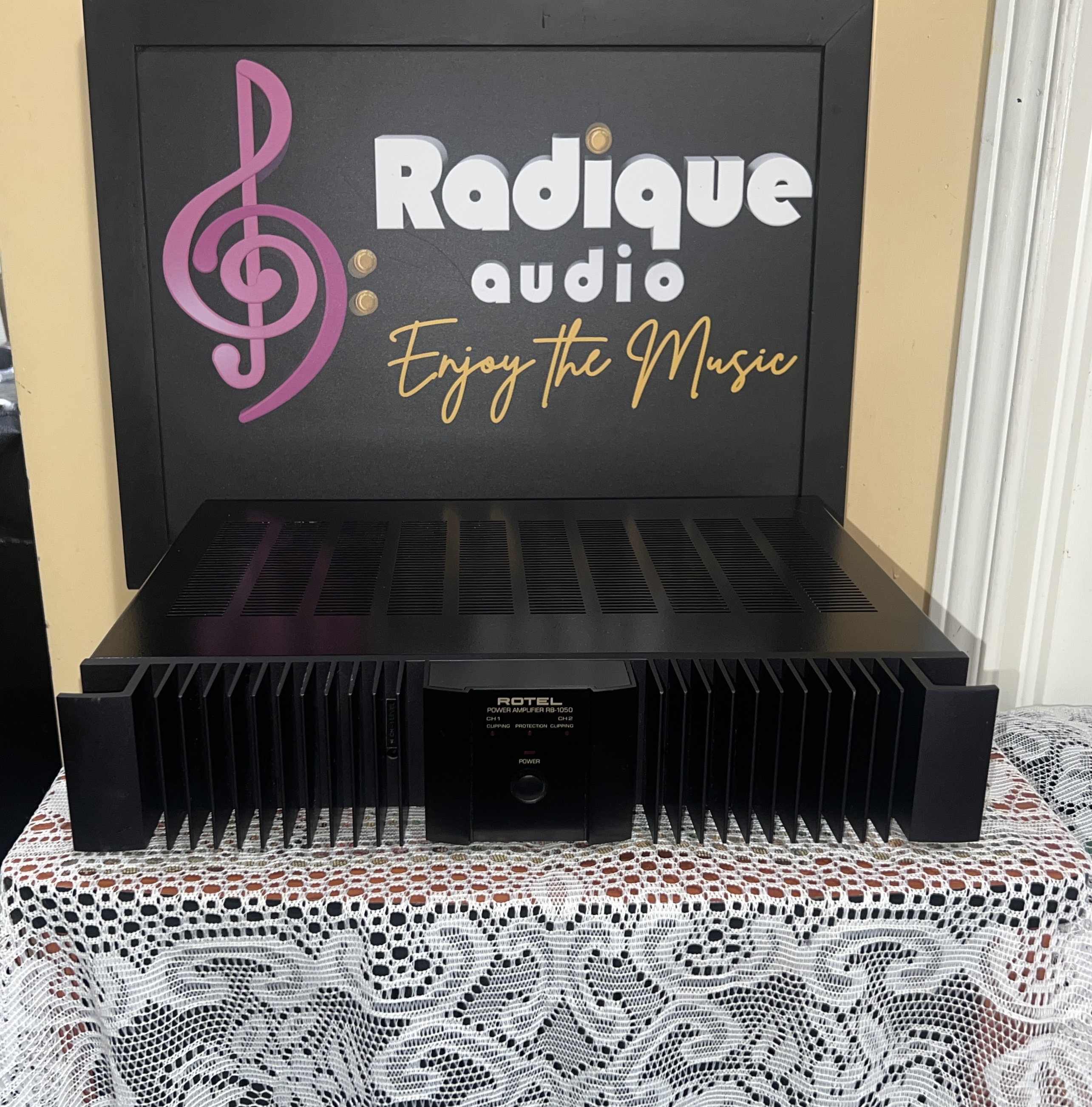 Rotel RB-1050 1 Rotel RB-1050 Power Amplifier — Serviced 70 WPC, New 5-Way Posts - Image 1