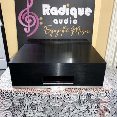YBA YA201 integrated amplifier, 100 WPC — front view of the minimalist black fascia