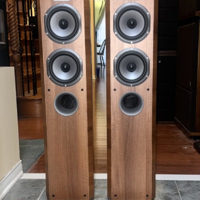 Focal Chorus 714V floorstanding speakers in Light Walnut, grilles off, each with an inverted dome tweeter above two midrange cones and a lower bass driver