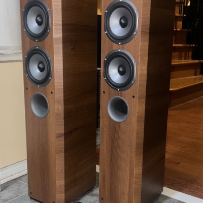 Focal Chorus 714V towers turned to show the slim Light Walnut side panels alongside the exposed drivers