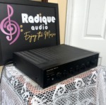 harman/kardon PM640 Vxi turned to the right, showing the vented top cover and the full width of the black front panel