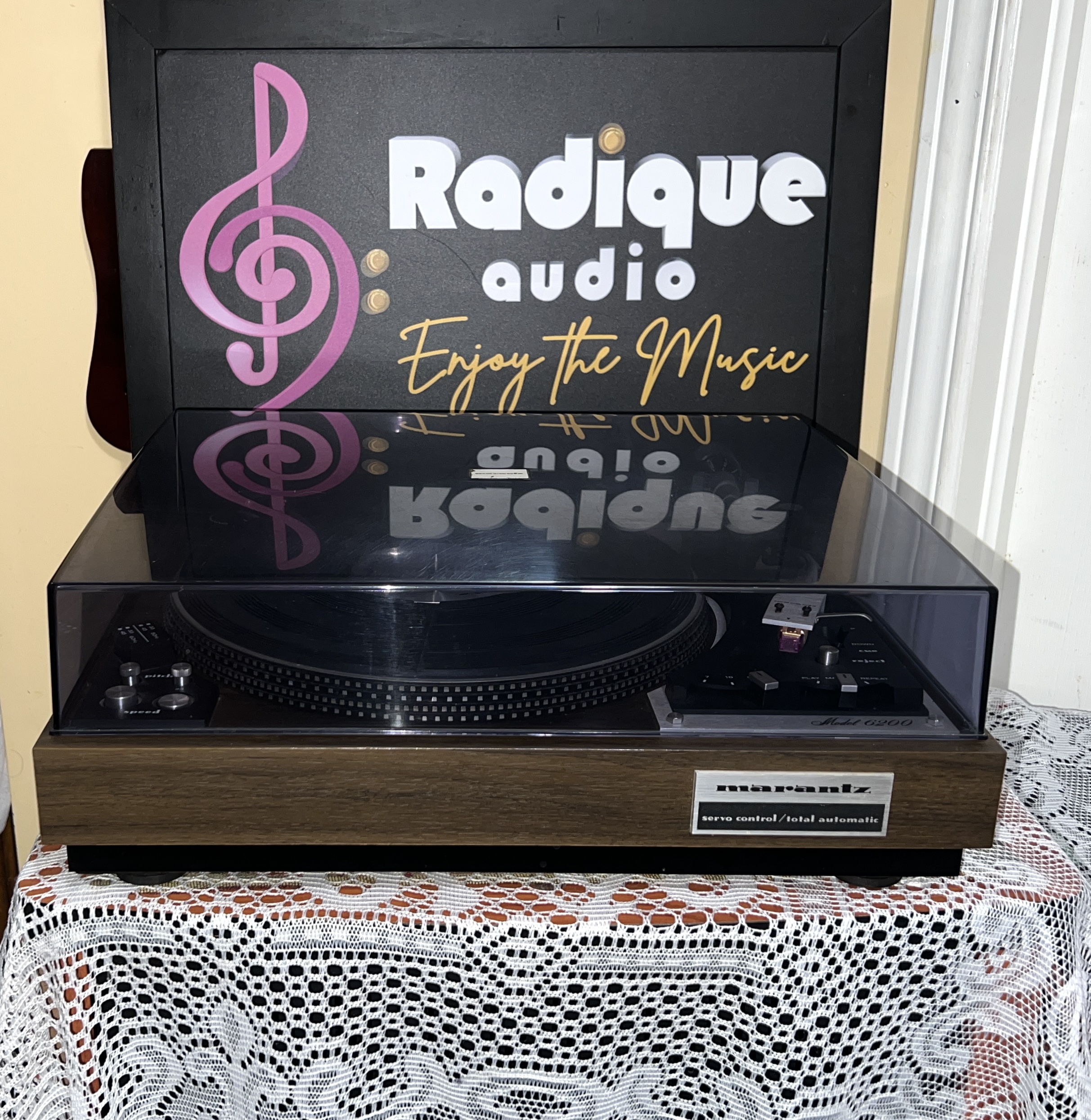 Marantz-Model-6200-Turntable-Walnut-Front Marantz Model 6200 turntable straight on with the dust cover closed, walnut-grain plinth and servo control badge on the front
