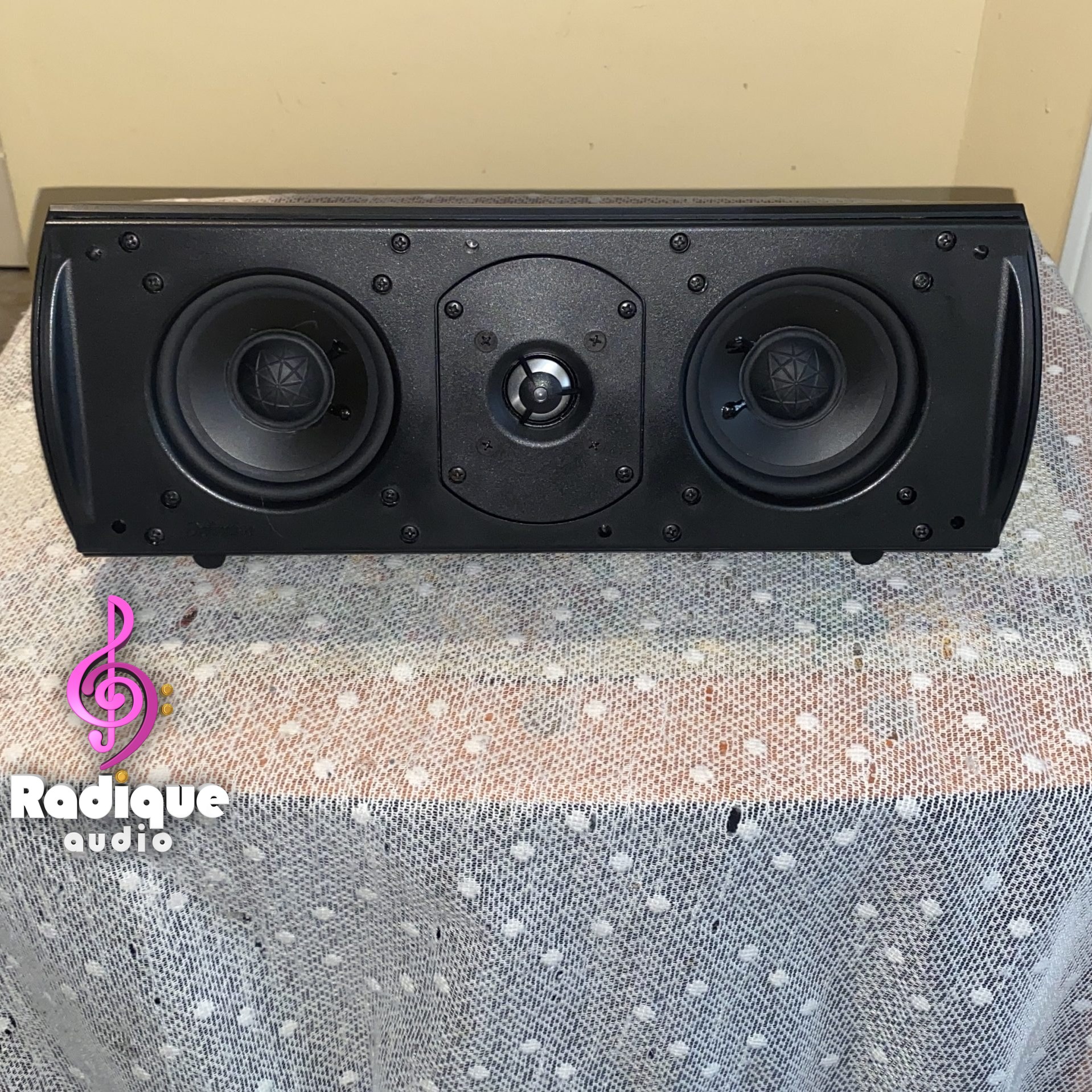 Definitive-Technology-ProCenter-100-rec-coned-1-p3-Thumb-Logo Heavy Definitive Technology Center Speaker ProCenter 100 - Image 1