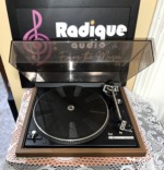 Closer straight-on view of the Dual 504 deck with the cover raised: platter, pitch and speed control, tonearm with cartridge and Dual badge