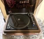 Dual 606 with the dust cover raised: ribbed mat, strobe-dotted platter, tonearm with blue cartridge and the Dual 606 Electronic Direct Drive badge