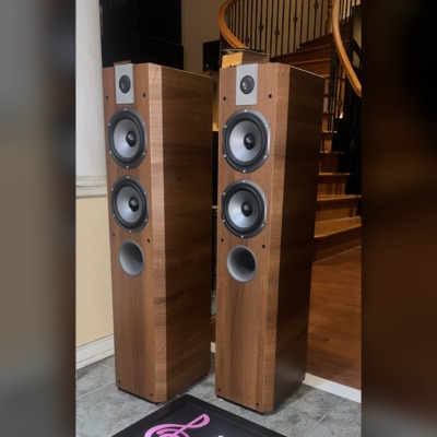 Focal Chorus 714V towers turned to show the slim Light Walnut side panels alongside the exposed drivers