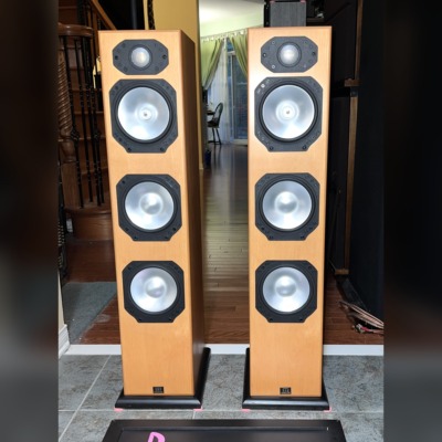 Monitor Audio Silver S8 floorstanding speakers in Warm Beech veneer, grilles off to show the gold dome tweeter and three silver C-CAM cones
