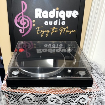 Sansui P-50 automatic return belt-drive turntable straight on, black plinth with the clear dust cover closed