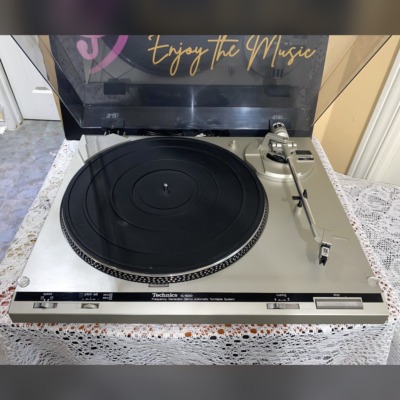 Technics SL-B200 belt-drive turntable with the dust cover open, front view